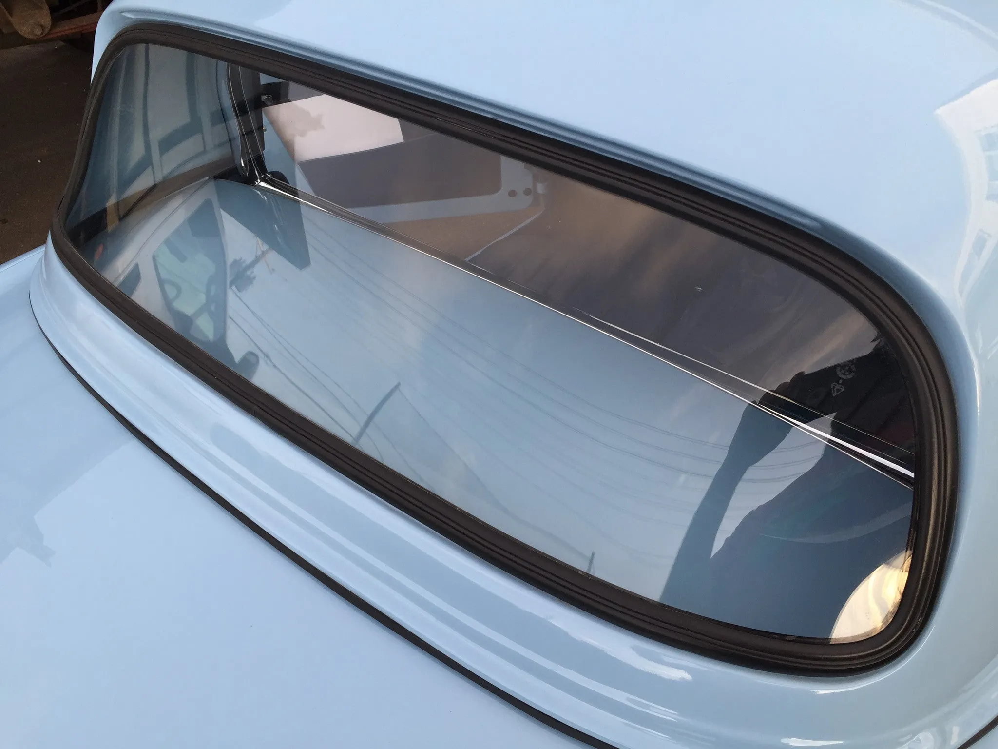 Hardtop Rear Window Seal with Lockstrip