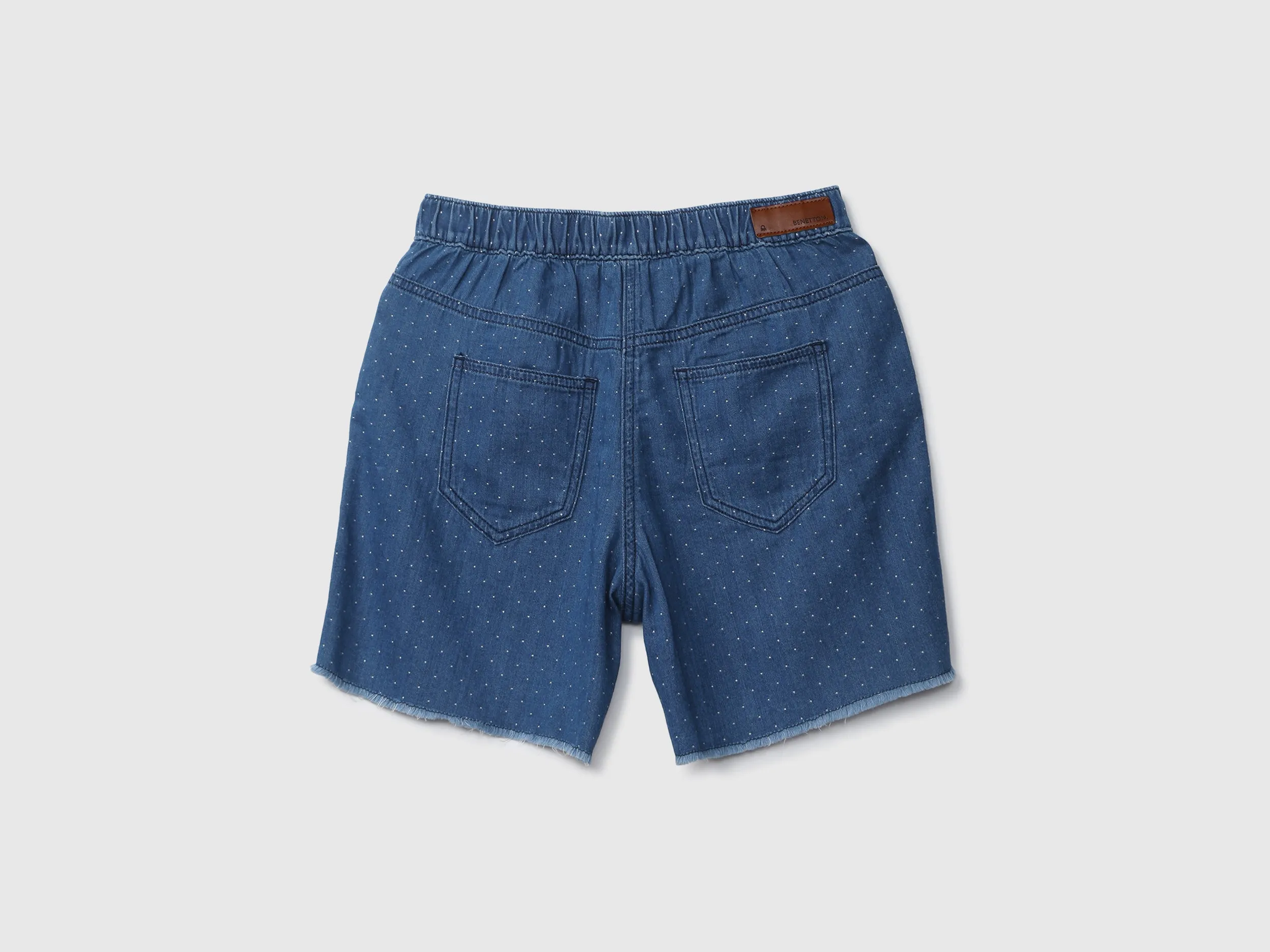 Ladies Solid Mid Rise Shorts