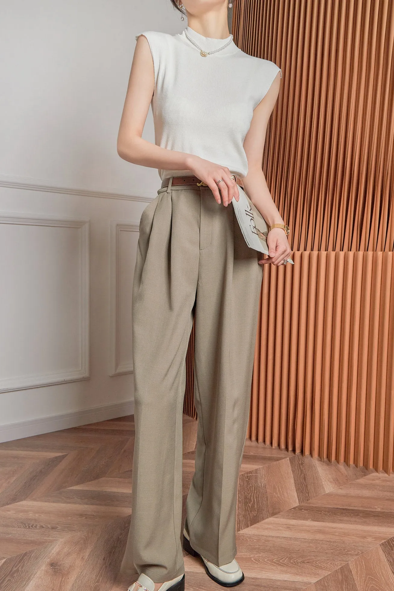 Sleek 2024 Commuting Pants.