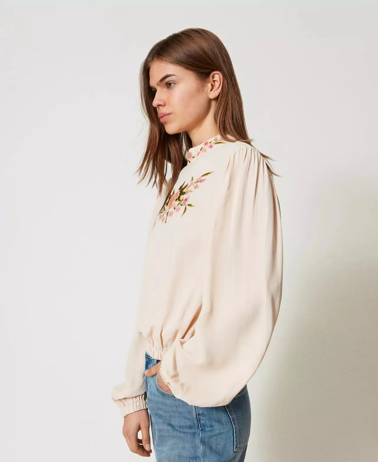 TWS-251TP2472 BEIGE FLORAL EMBROIDERY BLOUSE